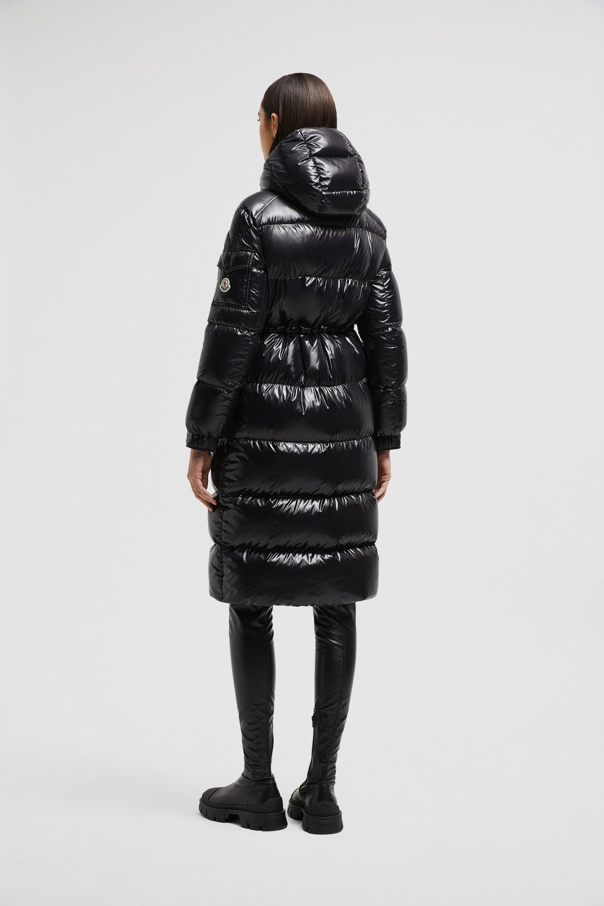 Cavettaz Long Down Jacket – in line with the collections clean, graphic aesthetic, the Cavettaz down coat boasts – LUX VERSE Luxury Designer Fashion Outlet
