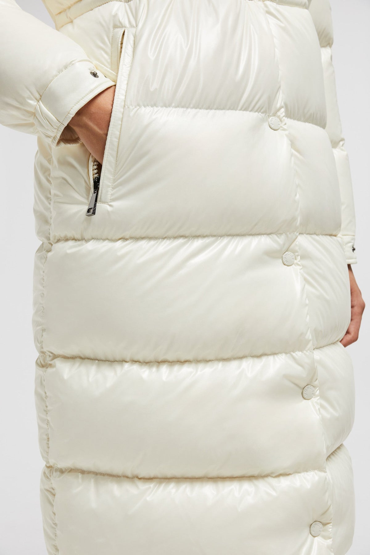 Cavettaz Long Down Jacket – in line with the collections clean, graphic aesthetic, the Cavettaz down coat boasts – LUX VERSE Luxury Designer Fashion Outlet