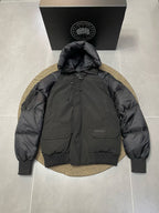 Schwarz-weiße Steppjacke für Herren