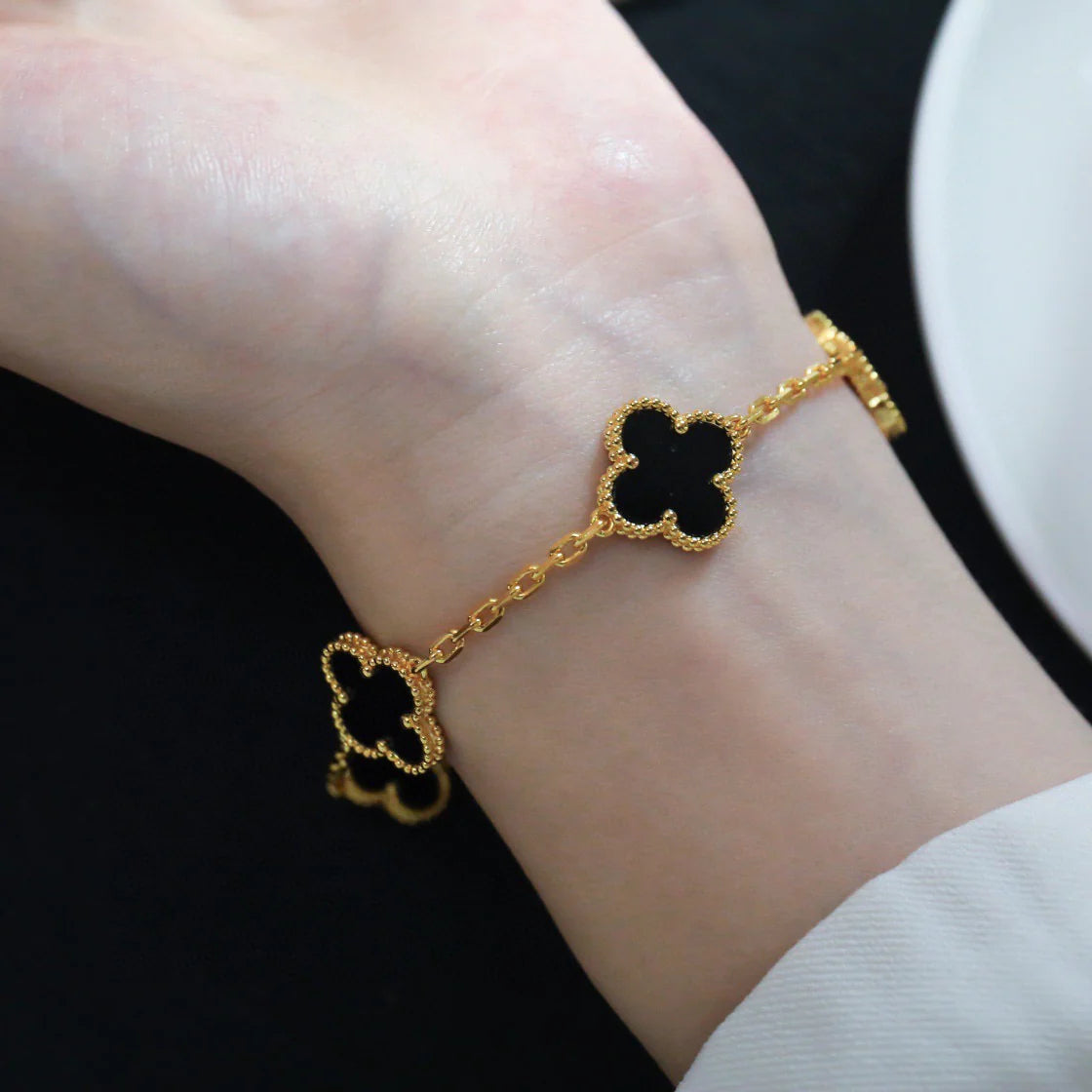 Clover  5 Motifs Black Onyx Bracelet – LUX VERSE Luxury Designer Fashion Outlet