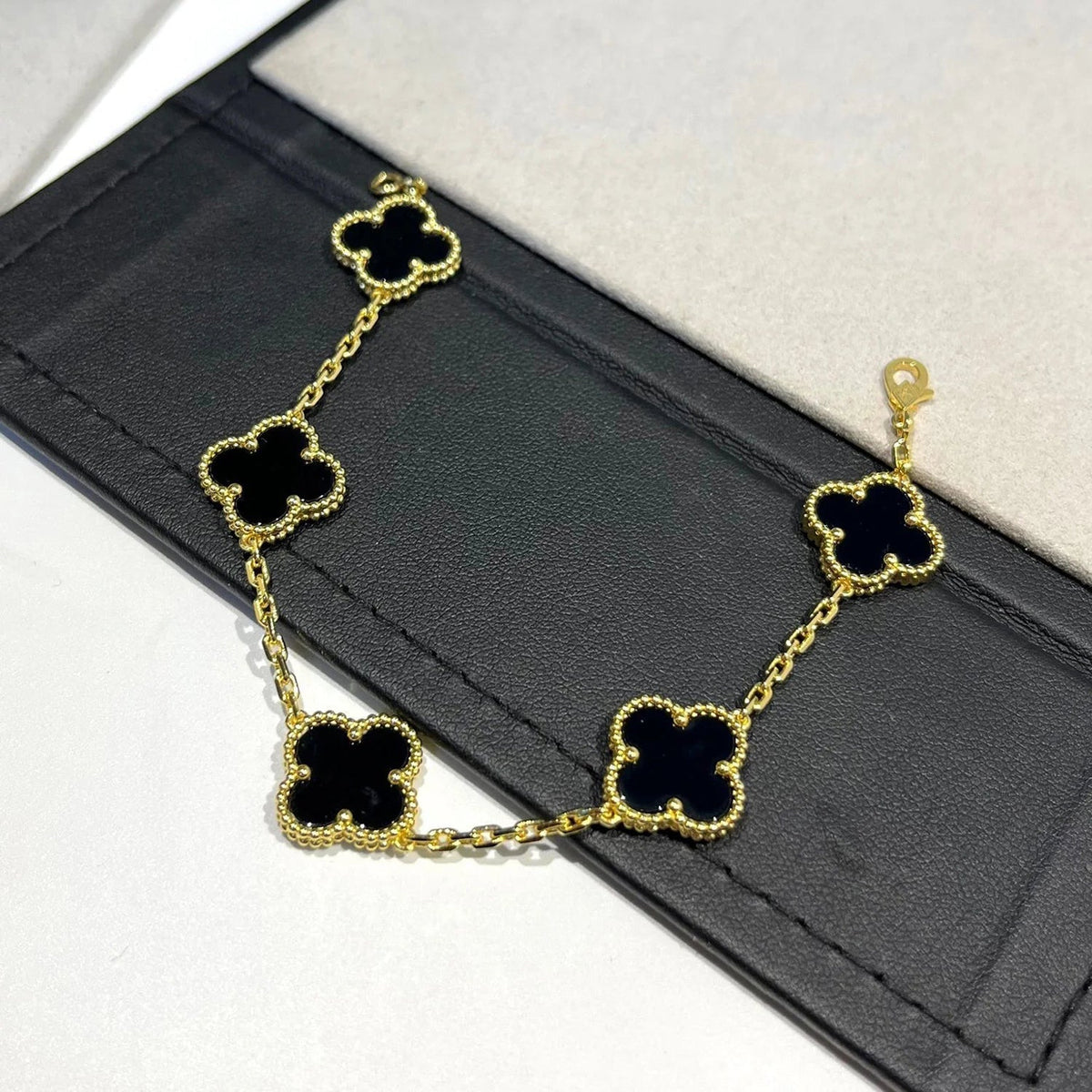 Clover  5 Motifs Black Onyx Bracelet – LUX VERSE Luxury Designer Fashion Outlet