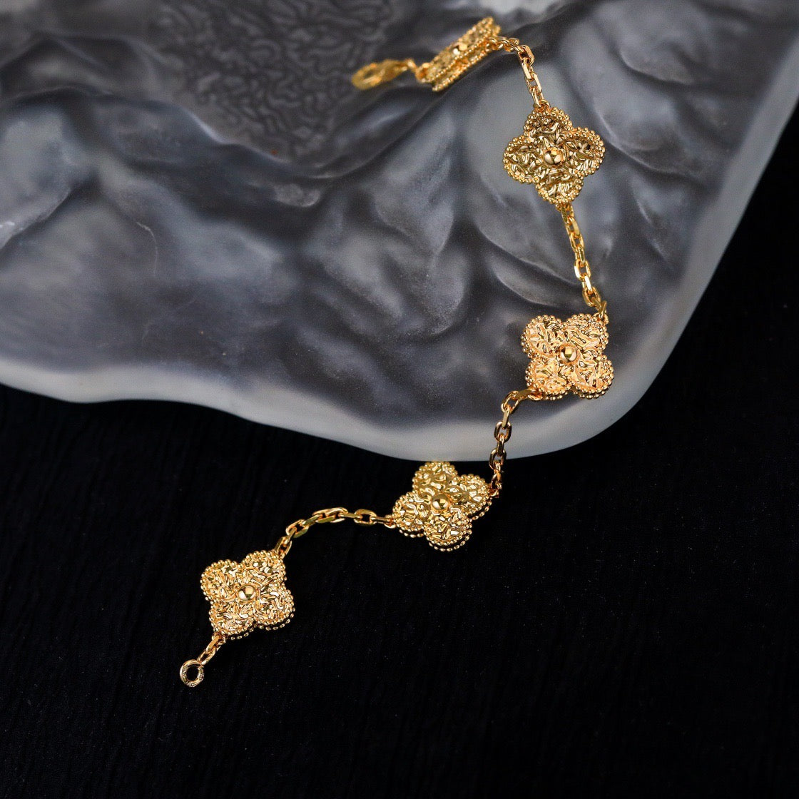 Clover 5 Motifs Bronzing Bracelet – LUX VERSE Luxury Designer Fashion Outlet