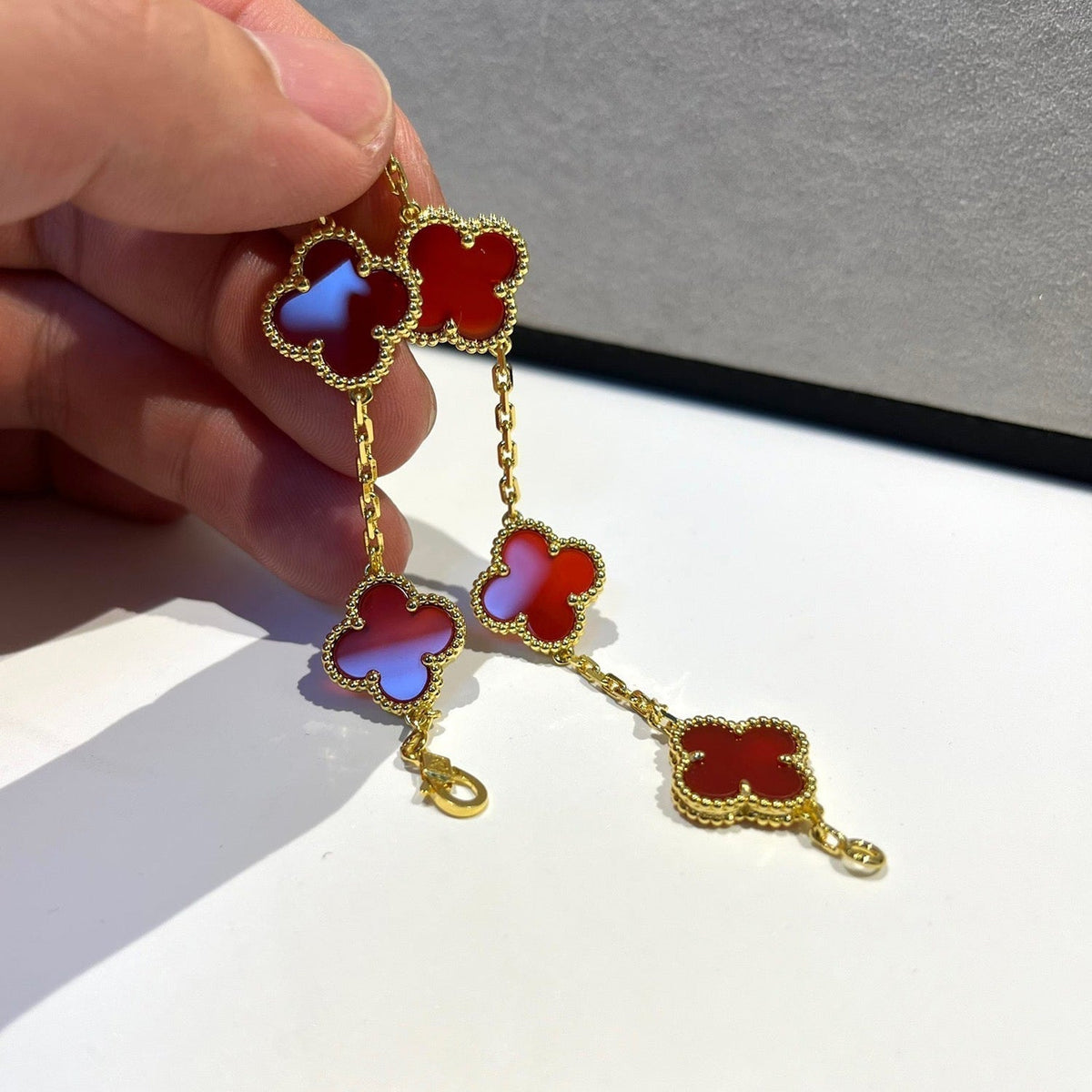 Clover 5 Motifs Red Agate  Bracelet – LUX VERSE Luxury Designer Fashion Outlet