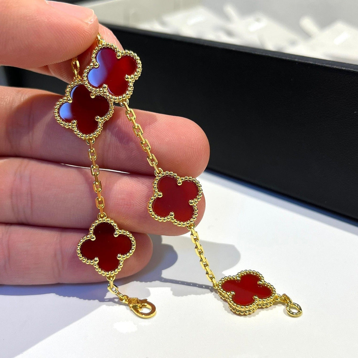 Clover 5 Motifs Red Agate  Bracelet – LUX VERSE Luxury Designer Fashion Outlet