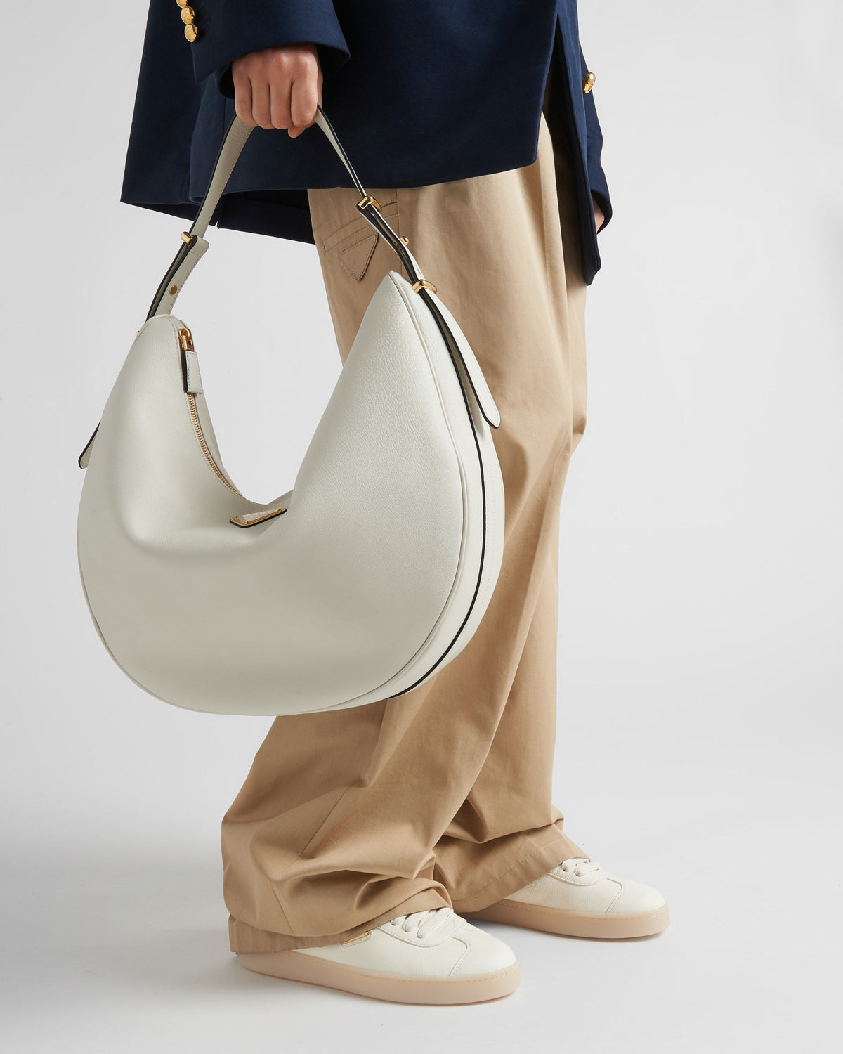 Leather sneakers – the style with clean lines characterized by a classic closure with cotton laces – LUX VERSE Luxury Designer Fashion Outlet