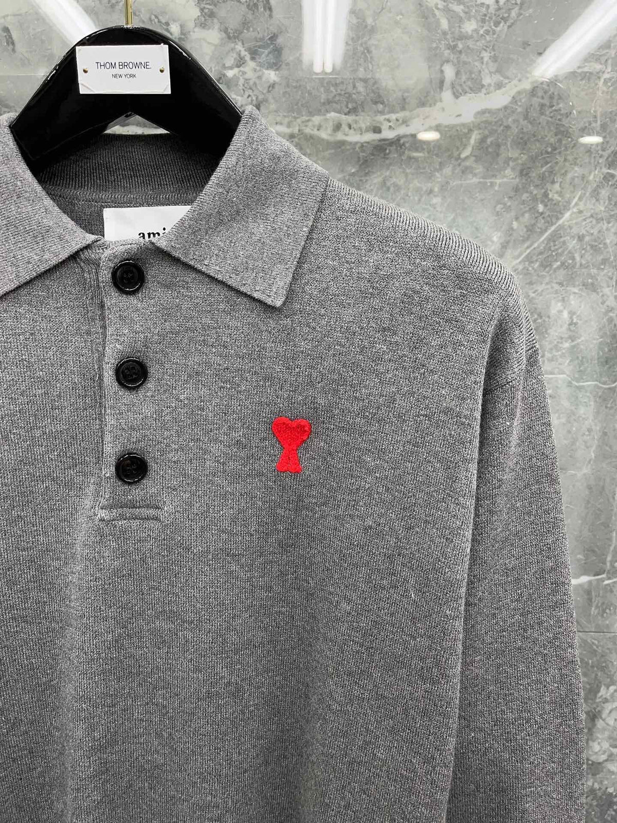 Cremefarbener Langarmstrickpullover mit Herz-Logo – Herren