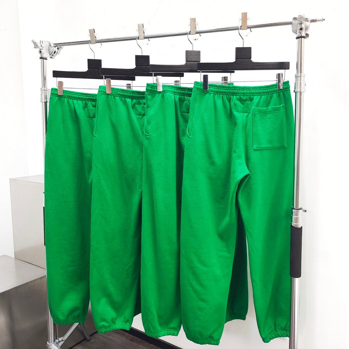 Grüne Baumwoll-Jogginghose mit Grafik - Herren