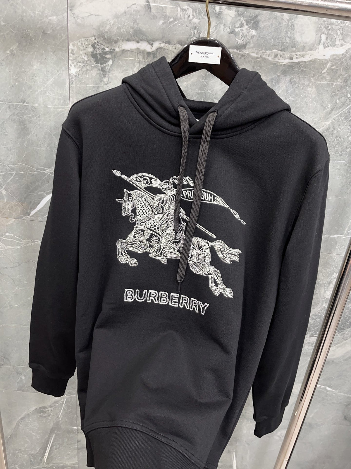 Kapuzenpullover mit Ritter-Print – Herren
