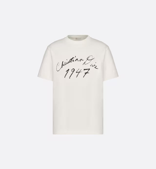 Handwritten Text Relaxed-Fit T-Shirt – the T-shirt showcases the flocked handwritten Christian 1947 signature displaying Mr – LUX VERSE Luxury Designer Fashion Outlet