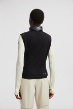 Down Vest – multi-functional: the practical puffer boasts pull-out gloves and is packable- – LUX VERSE Luxury Designer Fashion Outlet