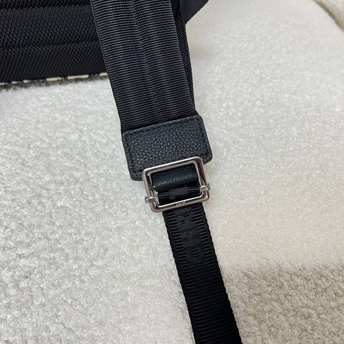 Schwarz-grauer Rucksack