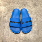 Blaue Poolrutschen