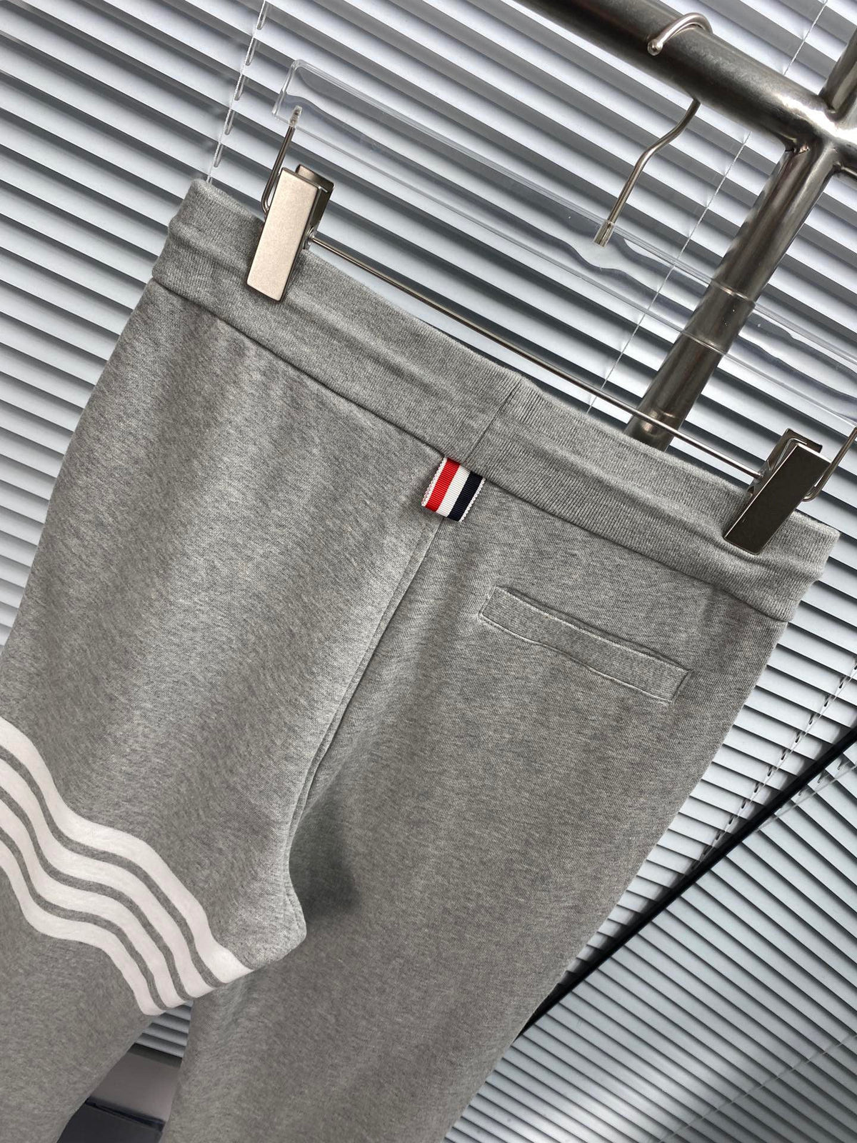 Marineblaue Jogginghose aus Baumwolle mit Bar-Streifen – Herren