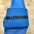 Blaue Poolrutschen