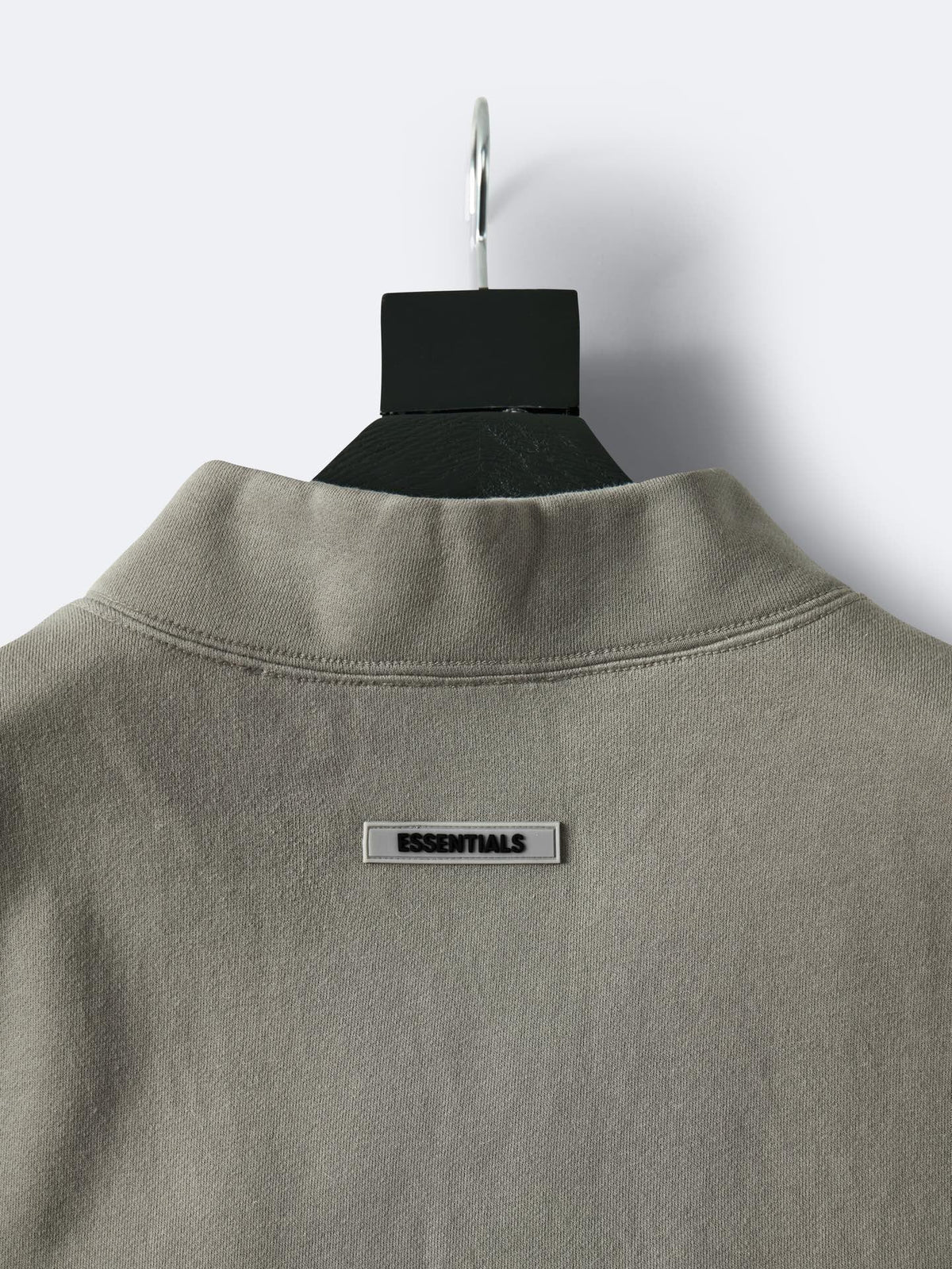 Essentials Olive Small Logo Sweatshirt – Herren