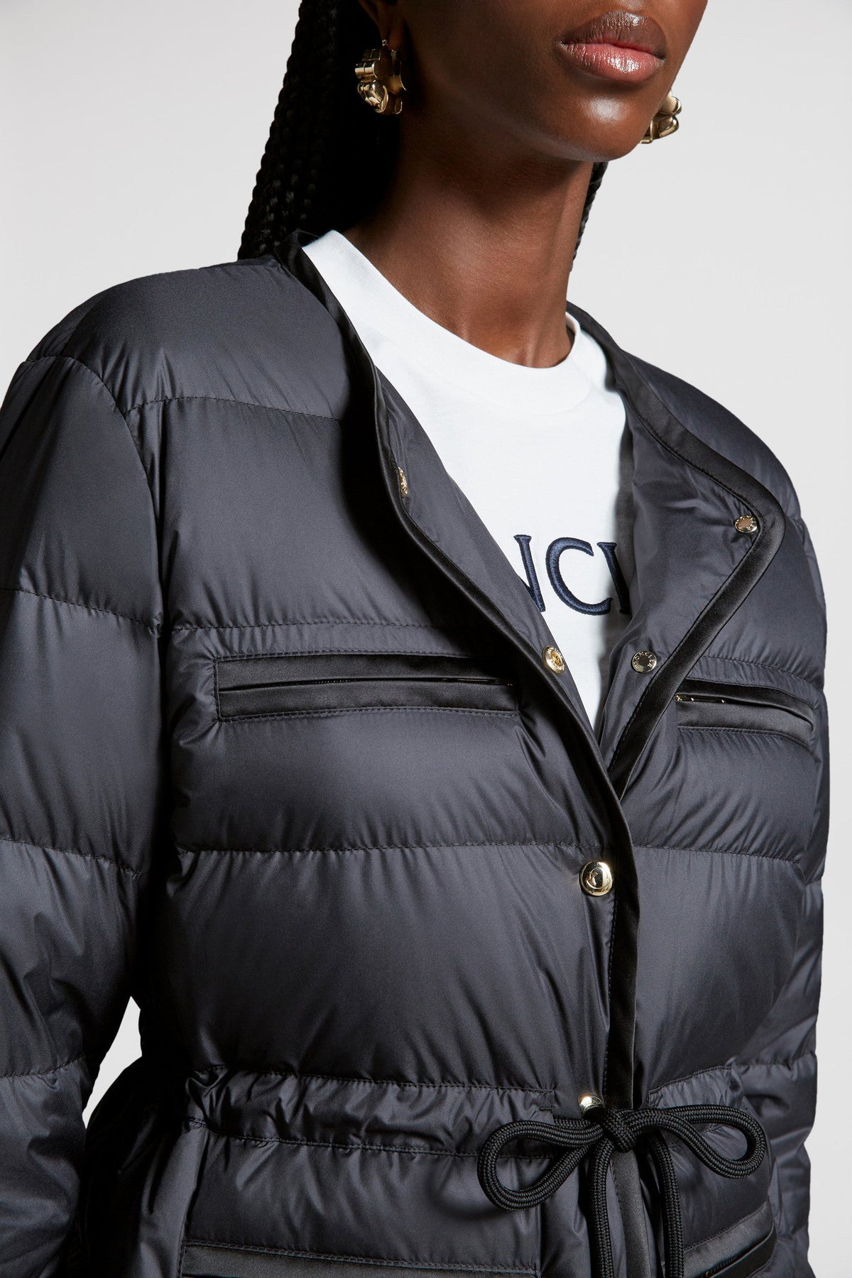 Echione Short Down Jacket – emblematic of comfortable elegance, the Echione down jacket is crafted – LUX VERSE Luxury Designer Fashion Outlet