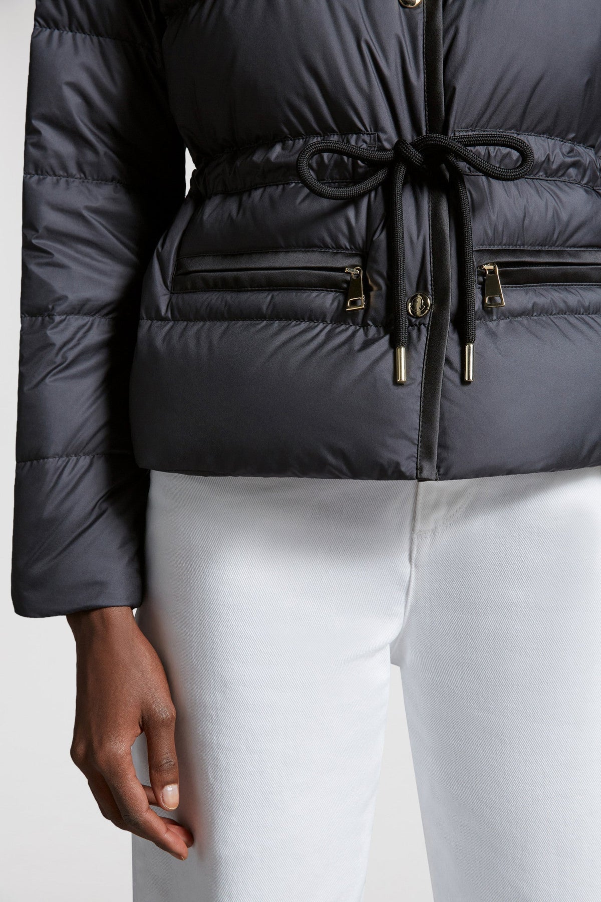 Echione Short Down Jacket – emblematic of comfortable elegance, the Echione down jacket is crafted – LUX VERSE Luxury Designer Fashion Outlet