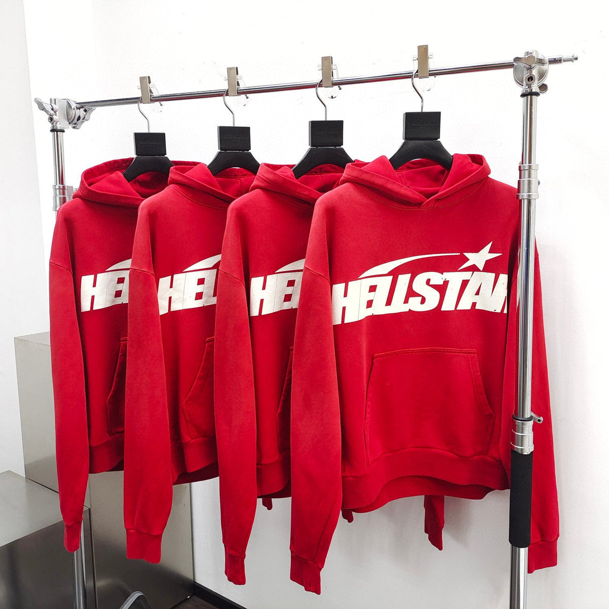 Roter Kapuzenpullover – Herren