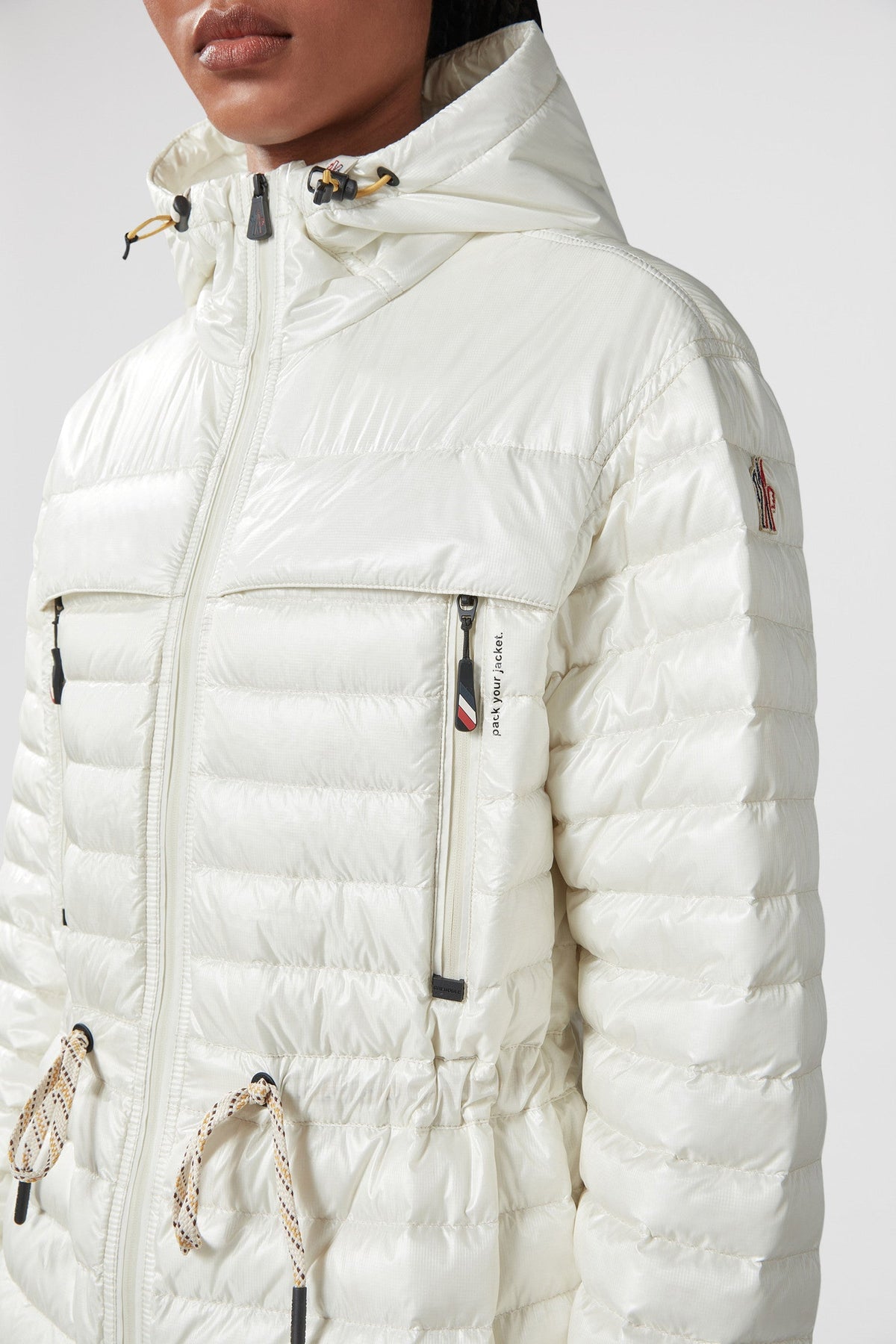 Eibing Short Down Jacket – multi-functional: the practical puffer boasts pull-out gloves and is packable- – LUX VERSE Luxury Designer Fashion Outlet