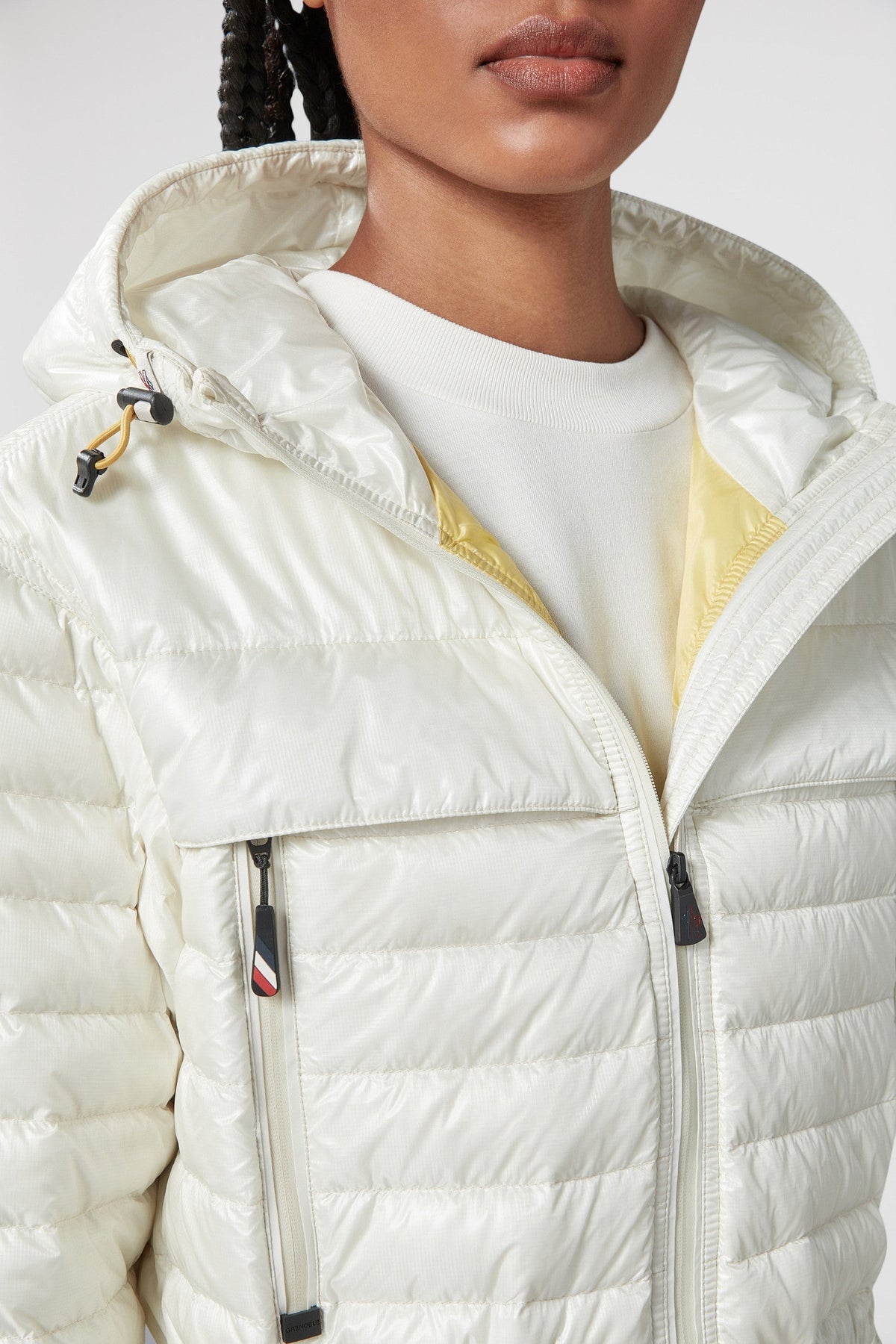 Eibing Short Down Jacket – multi-functional: the practical puffer boasts pull-out gloves and is packable- – LUX VERSE Luxury Designer Fashion Outlet