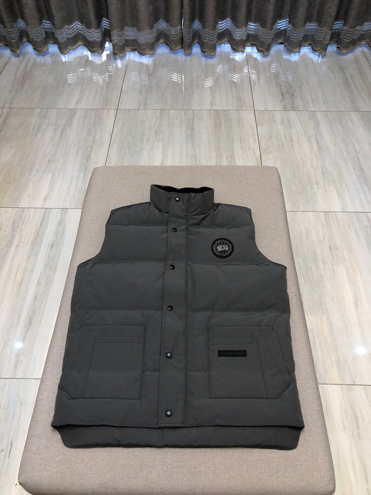 Schwarze Nylon-Gilet mit Armpatch – Herren
