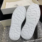 Oversized-Sneaker aus schwarzem Leder mit Lasche