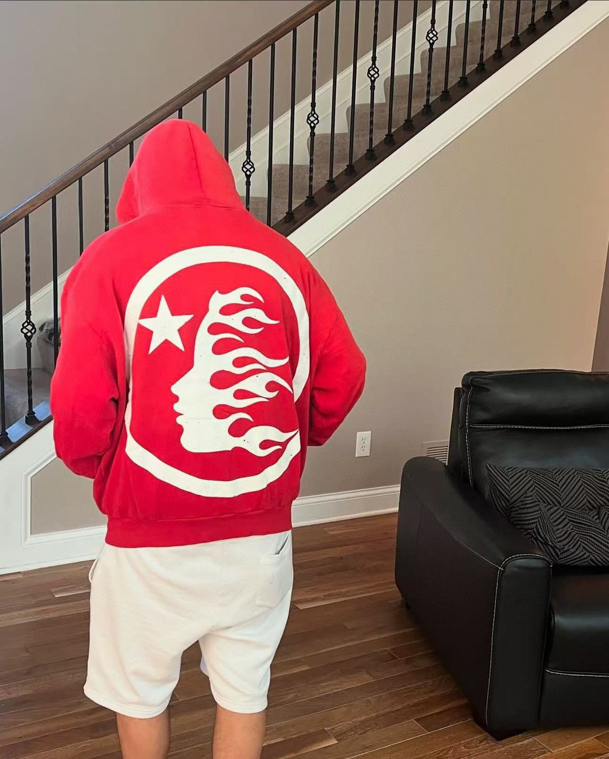 Roter Kapuzenpullover – Herren