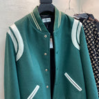 Grüne Wolljacke im College-Stil mit Kontrastärmeln – Herren