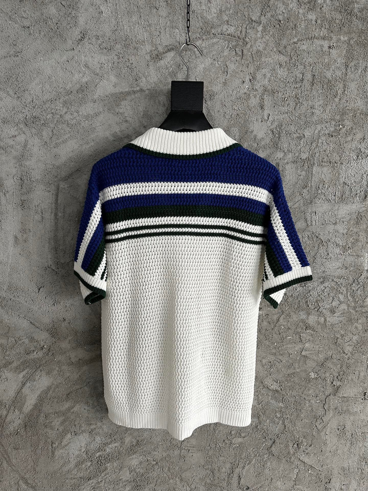 Marineblau gestreiftes Poloshirt mit Schulterpasse – Herren