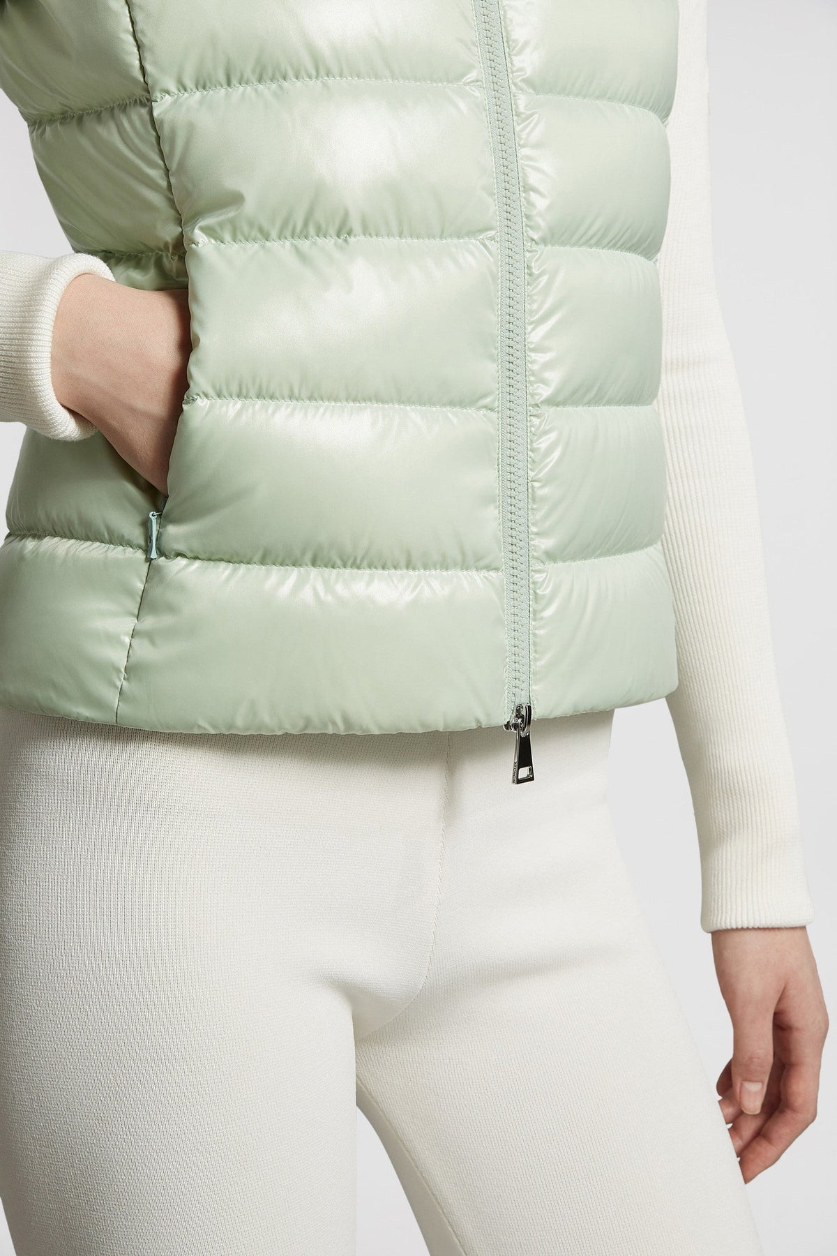 Ghany Down Classic Vest – the Ghany vest for women revisits the archives and draws inspiration from iconic – LUX VERSE Luxury Designer Fashion Outlet