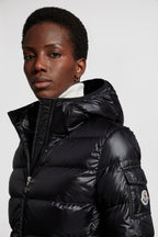 Gles Short Down Jacket – the hooded puffer is crafted from recycled longue saison, a nylon fabric notable for – LUX VERSE Luxury Designer Fashion Outlet