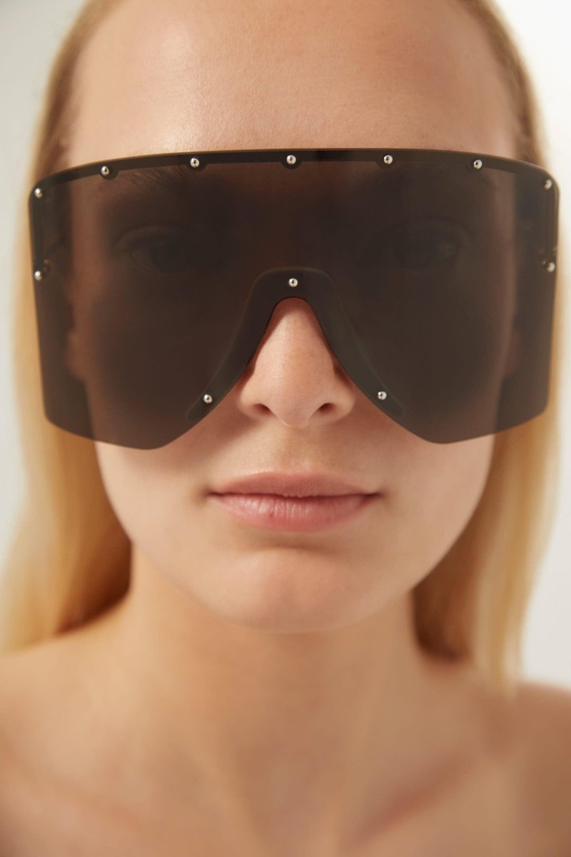 Black bold 80s inspired mask sunglasses – Lettering Logo on the gold metal plaque on temples highlights the materials – LUX VERSE Luxury Designer Fashion Outlet