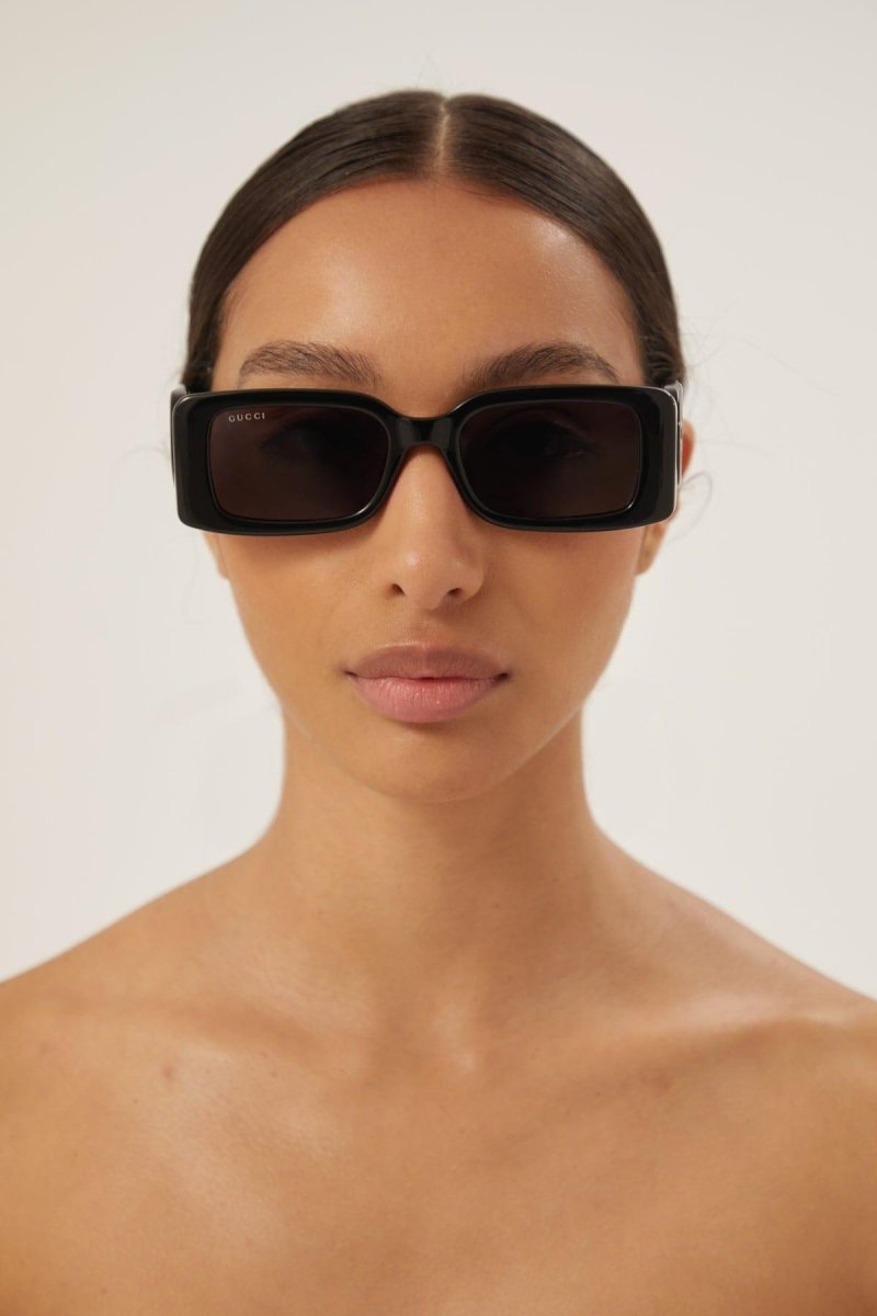 Black bold rectangular sunglasses GG1325S – maxi GG Interlocking Logo integrated in both temples – LUX VERSE Luxury Designer Fashion Outlet