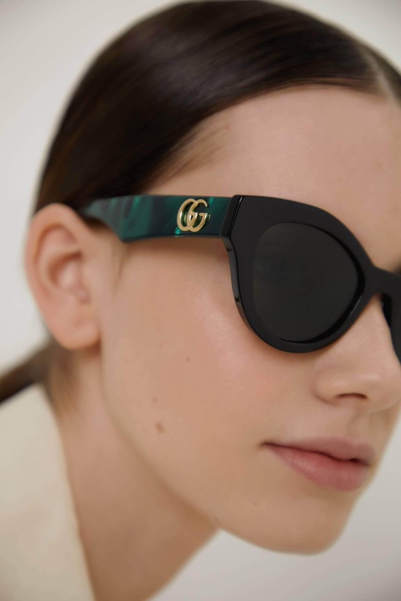 Cat eye black and green sunglasses – cat-eye shape in plastic conceived for an extra-feminine look – LUX VERSE Luxury Designer Fashion Outlet