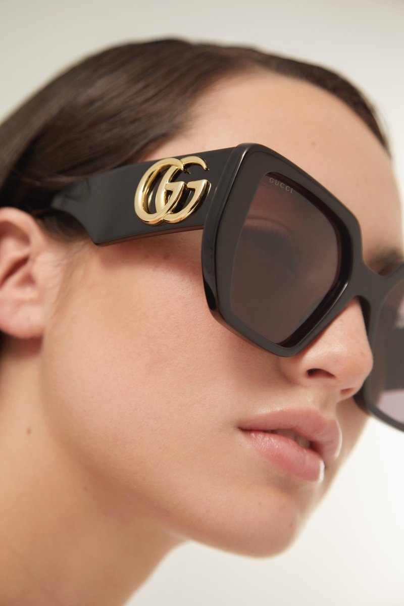 GG0956S oversized black sunglasses with maxi logo – oversize gemetric shape in plastic chacacterized by bold volumes and strong – LUX VERSE Luxury Designer Fashion Outlet