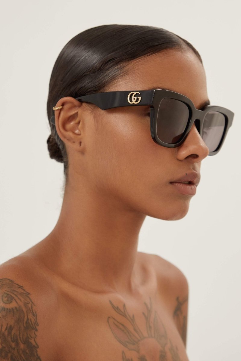 GG0998S squared femenine black sunglasses – feminine squared shape in acetate chacacterized by bold volumes and strong – LUX VERSE Luxury Designer Fashion Outlet