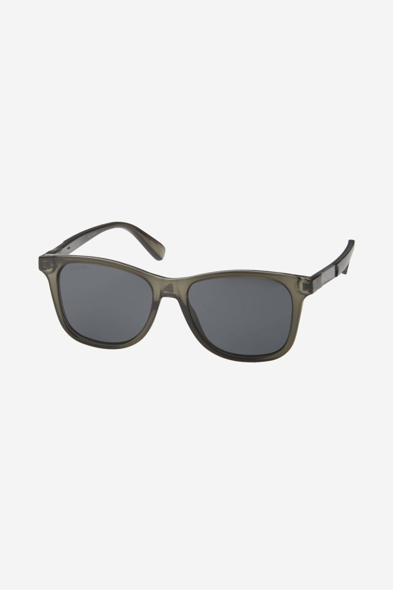 Grey wayfarer sunglasses – the inspiration comes from iconic models that combine lightness and comfort through – LUX VERSE Luxury Designer Fashion Outlet