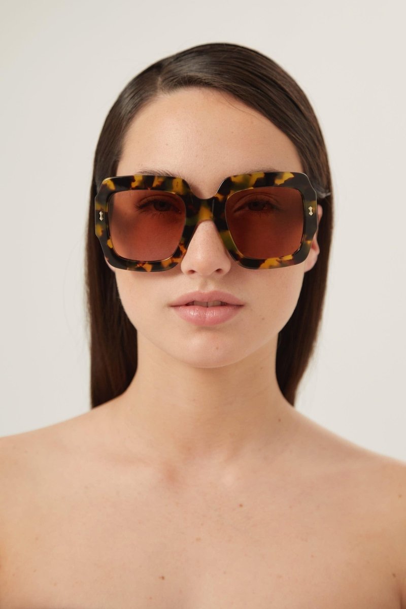 Oversized squared sustainable havana sunglasses – as part of ´s ongoing commitment to environmental sustainability, the House has – LUX VERSE Luxury Designer Fashion Outlet