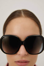 Round black femenine sunglasses – concept characterized by faceted volumes that highlight the brightness and thickness – LUX VERSE Luxury Designer Fashion Outlet