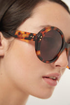 Round havana sunglasses – this romantic round style is characterized by a bold volume and texture, enriched – LUX VERSE Luxury Designer Fashion Outlet
