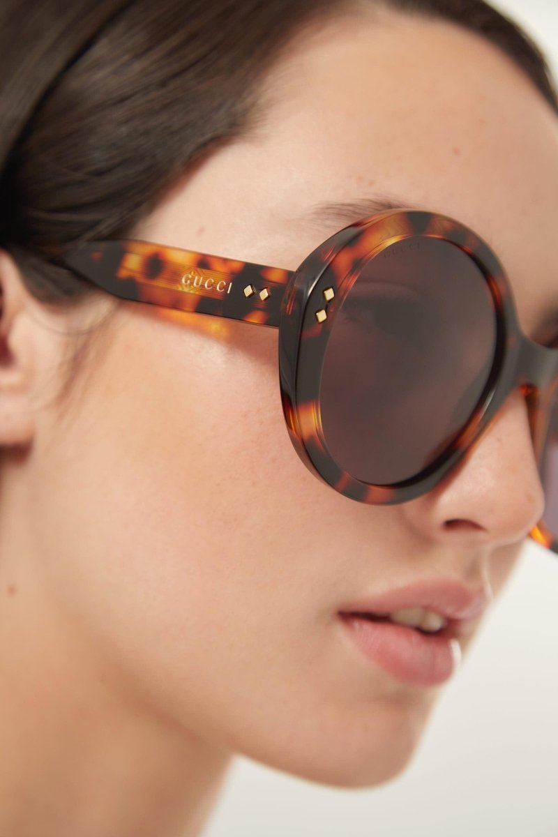 Round havana sunglasses – this romantic round style is characterized by a bold volume and texture, enriched – LUX VERSE Luxury Designer Fashion Outlet
