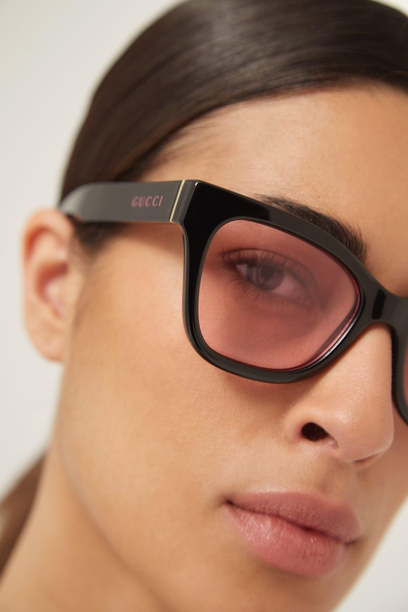 Soft cat-eye black and pink sunglasses – the style is even more cool thanks to the matchy colors of the logo and the lenses – LUX VERSE Luxury Designer Fashion Outlet