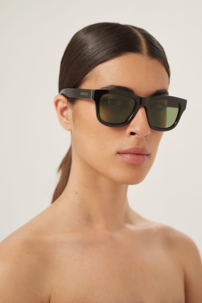 Soft squared black and green sunglasses – simplicity, attention to detail and a discreet logo, just like a high-end jacket – LUX VERSE Luxury Designer Fashion Outlet