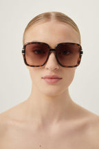 Square shape havana sunglasses – this is a new interpretation of the web for a classic and sophisticated woman – LUX VERSE Luxury Designer Fashion Outlet
