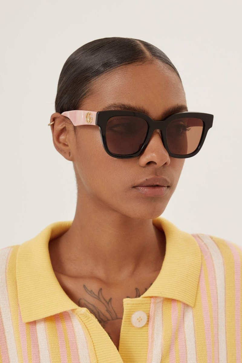 Squared femenine black and marble pink sunglasses – feminine squared shape in acetate chacacterized by bold volumes and strong – LUX VERSE Luxury Designer Fashion Outlet
