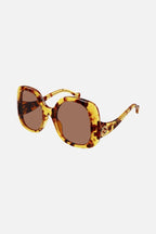 Vintage look havana sunglasses – waves of colour, nuances and shapes bring back an eclectic vintage look – LUX VERSE Luxury Designer Fashion Outlet