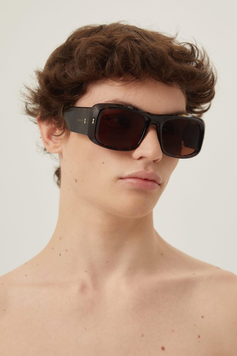 Wrap around rectangular style sunglasses – this wrap around rectangular style is characterized by a bold volume and texture, – LUX VERSE Luxury Designer Fashion Outlet