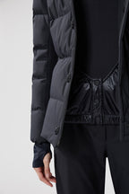 Guyane Short Dalles Down Jacket – unmistakably, the Dalles down jacket is characterized by classic boudin quilting – LUX VERSE Luxury Designer Fashion Outlet