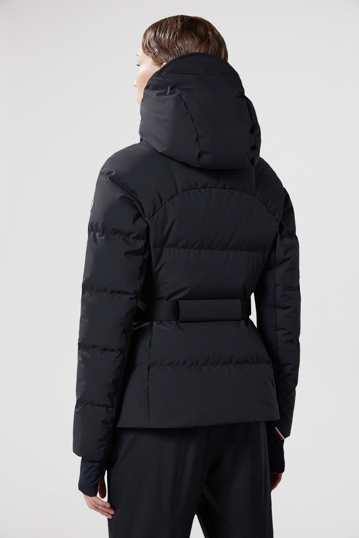Guyane Short Dalles Down Jacket – the hooded puffer is crafted from recycled longue saison, a nylon fabric notable for – LUX VERSE Luxury Designer Fashion Outlet