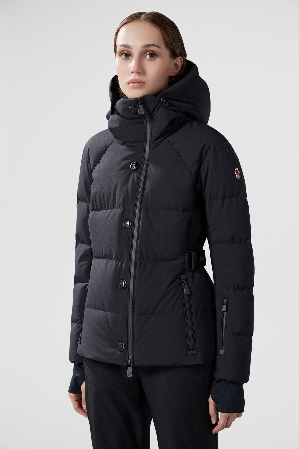 Guyane Short Dalles Down Jacket – the hooded puffer is crafted from recycled longue saison, a nylon fabric notable for – LUX VERSE Luxury Designer Fashion Outlet